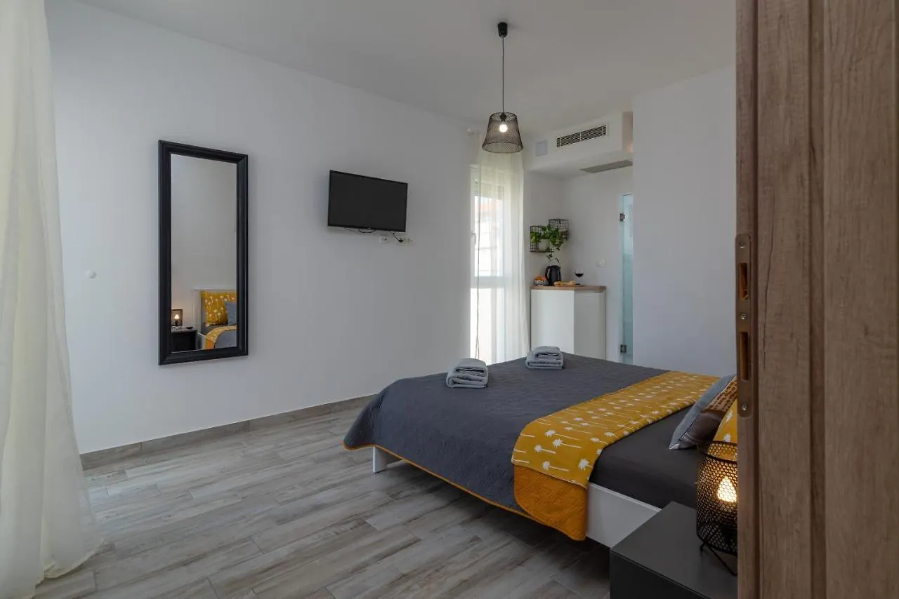 Apartmani Luce Trogir 0*,